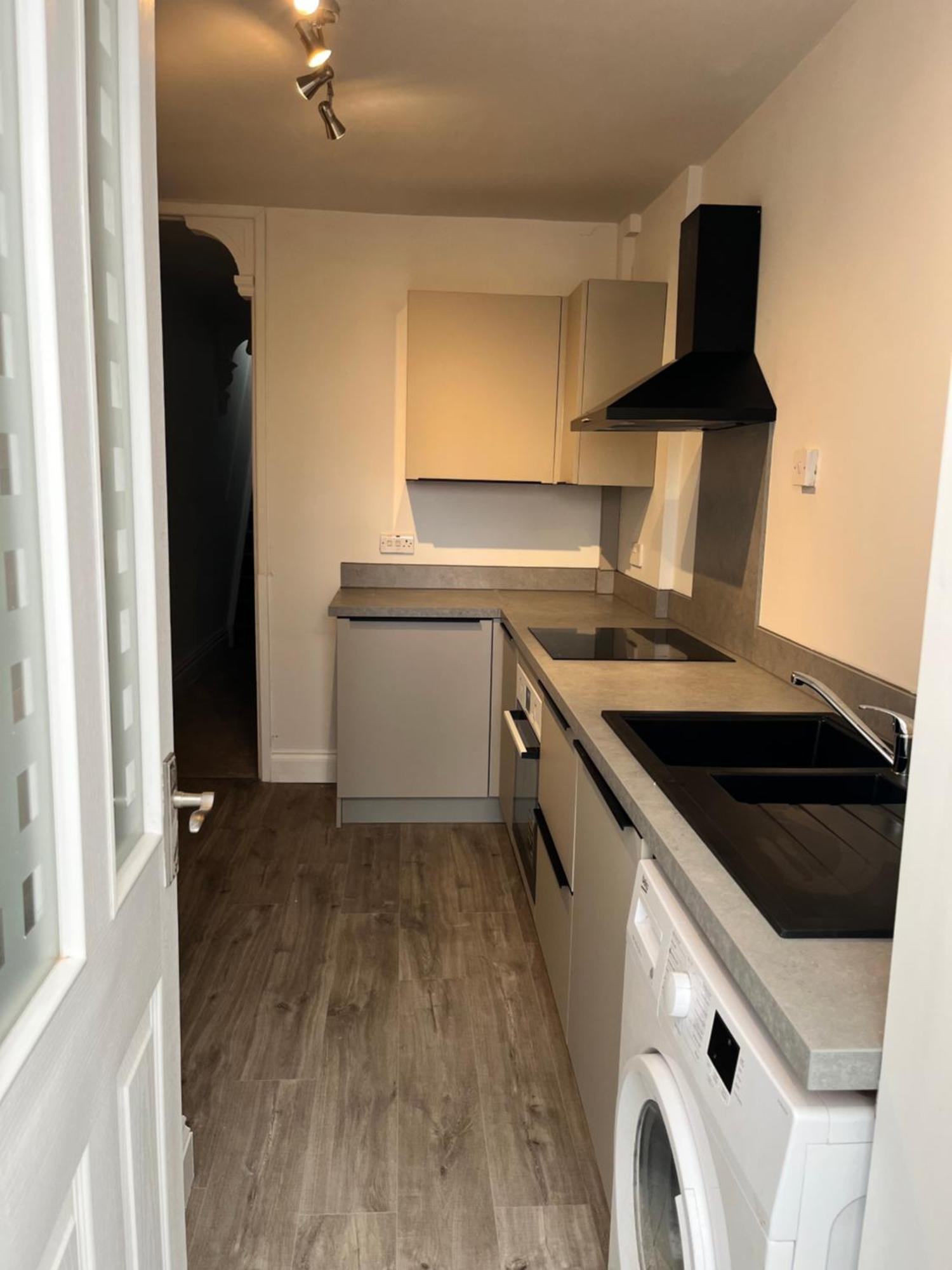 Southsea Homestays - Three Bedroom Home, Sleeps 8 - With Garden & Hot Tub พอร์ตสมัธ ภายนอก รูปภาพ