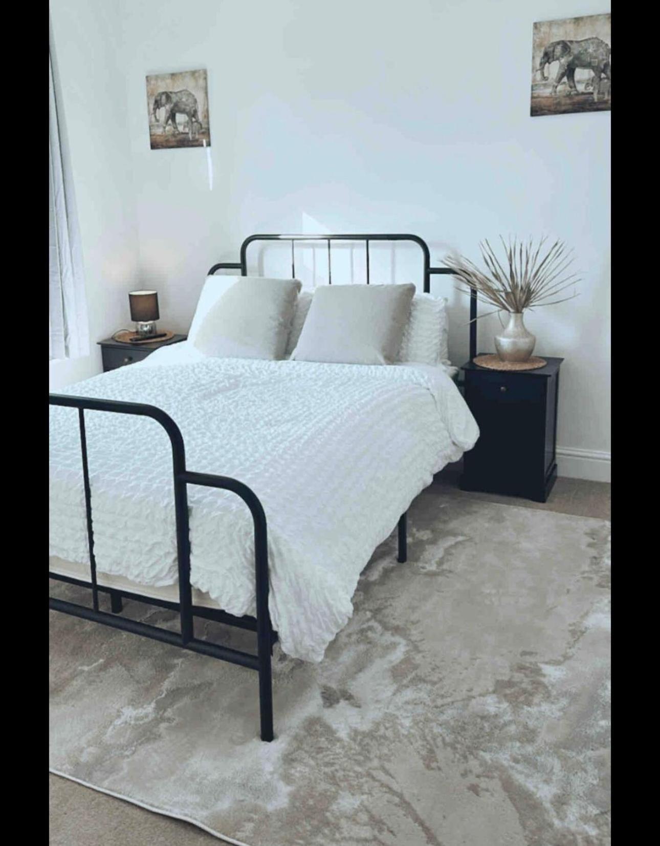 Southsea Homestays - Three Bedroom Home, Sleeps 8 - With Garden & Hot Tub พอร์ตสมัธ ภายนอก รูปภาพ
